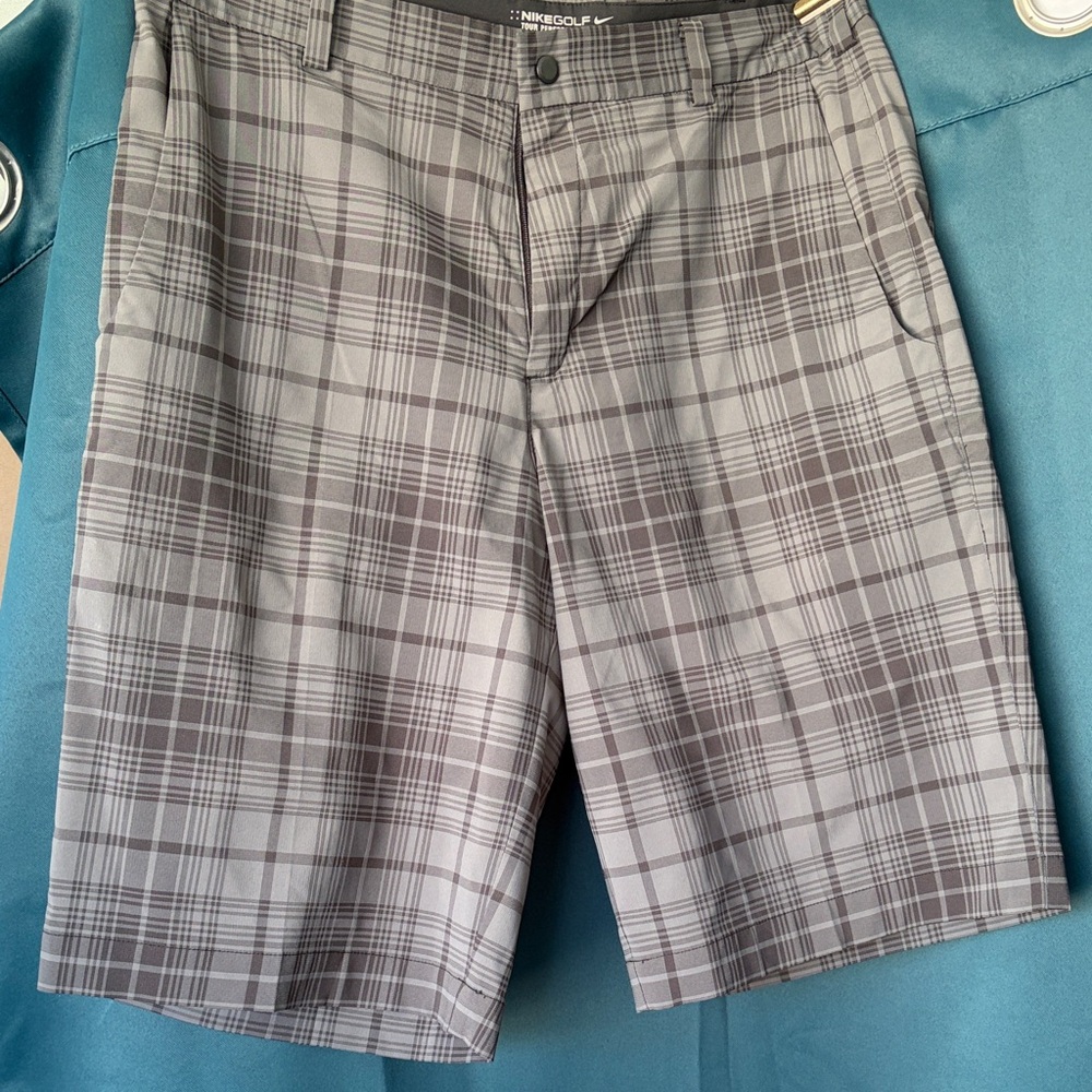 Nike Gray Plaid Flat-Front Golf Shorts